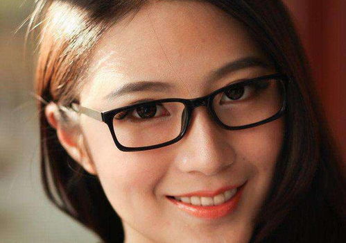 戴眼镜驾驶者的隐形风险 安全气囊与眼镜的安全须知