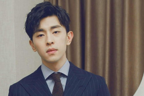 明星也近视 邓伦600度粉丝众筹眼镜，她1200度看不清自己